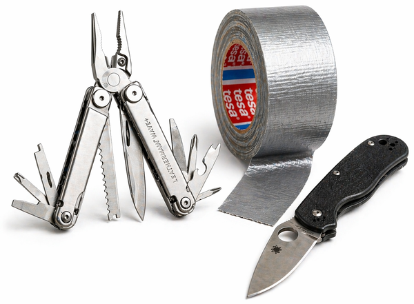 Multitool, tape en zakmes